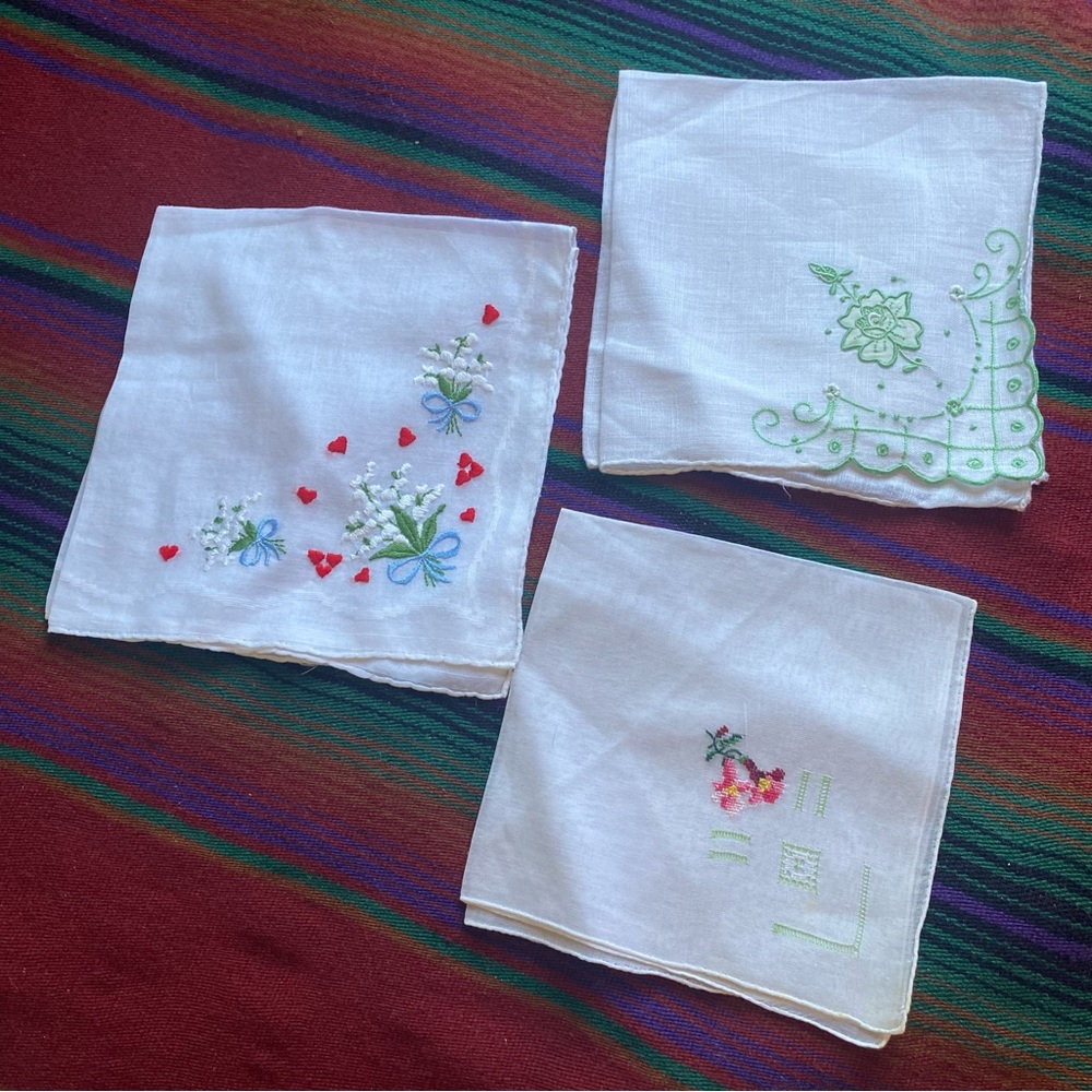 VTG set of 3 Hand Embroidered Handkerchiefs. Excellent condition! 50’s/60’s.